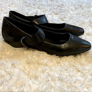 Born ‘Guthrie’ Black Leather Flats size 8M